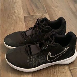 Nike Kyrie Flytrap 2 Basketball shoes